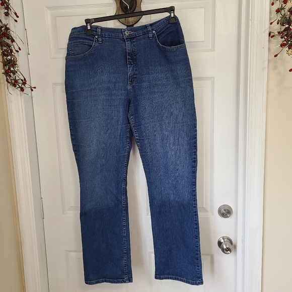 Riders by Lee Woman's Flex Stright Leg Jeans, Size: 18 Color: Blue - Picture 4 of 13